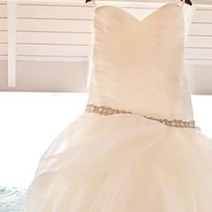 How to pick the perfect beach wedding dress