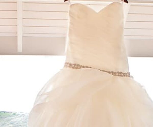 How to pick the perfect beach wedding dress